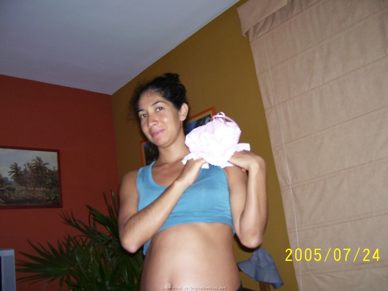 Беременная мексиканка шалит в свои тридцать семь лет 1 фотография