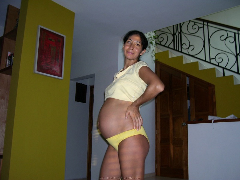 Беременная мексиканка шалит в свои тридцать семь лет 34 фотография
