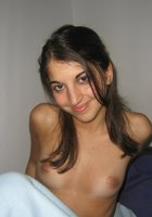 Армянка светит волосатой мандой в спальне 14 фото
