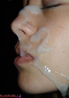Горячая сперма течет по пухлым губам давалок 27 фото