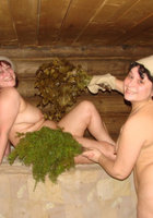 Пьяная бабка париться в бане полностью голая 10 фотография