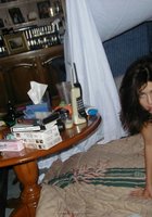 Молодая домохозяйка дожидается на кровати мужа чтобы отсосать пенис 21 фото