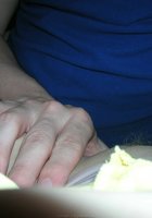 Парень занимается оральным сексом с девкой в спальне 5 фото
