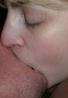 Страстная Кэрен накрасила губы перед горячим минетом 14 фотография