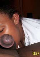 Негритянка сосет фаллос негра в надежде на сперму 7 фотография