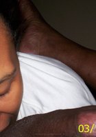 Негритянка сосет фаллос негра в надежде на сперму 9 фото