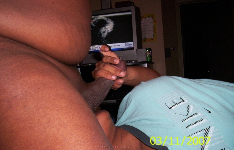 Негритянка сосет фаллос негра в надежде на сперму 18 фотография