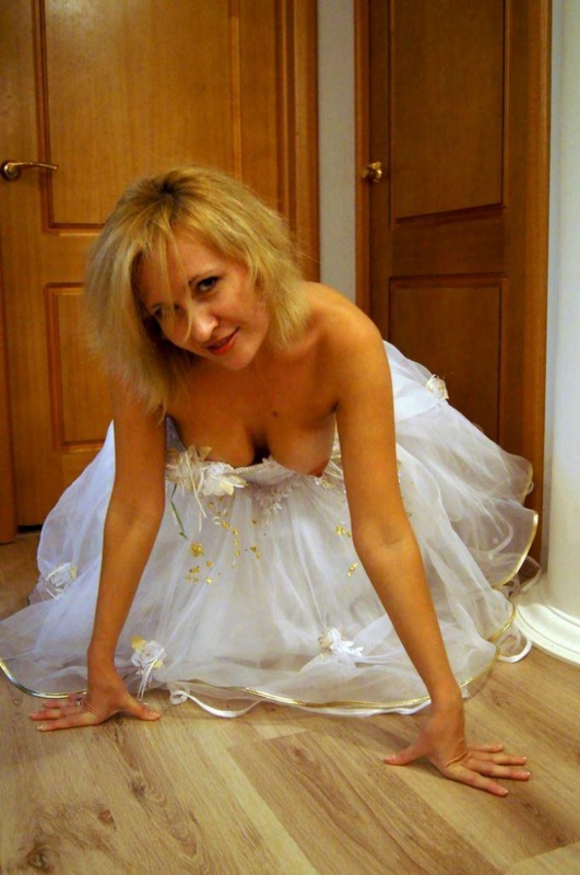 После свадьбы чика сняла с голого тела белое платье 7 фотография