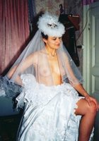 Молодая невеста разделась после свадьбы 3 фотография