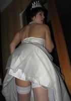 Голая невеста моется в ванной перед брачной ночью 3 фотография