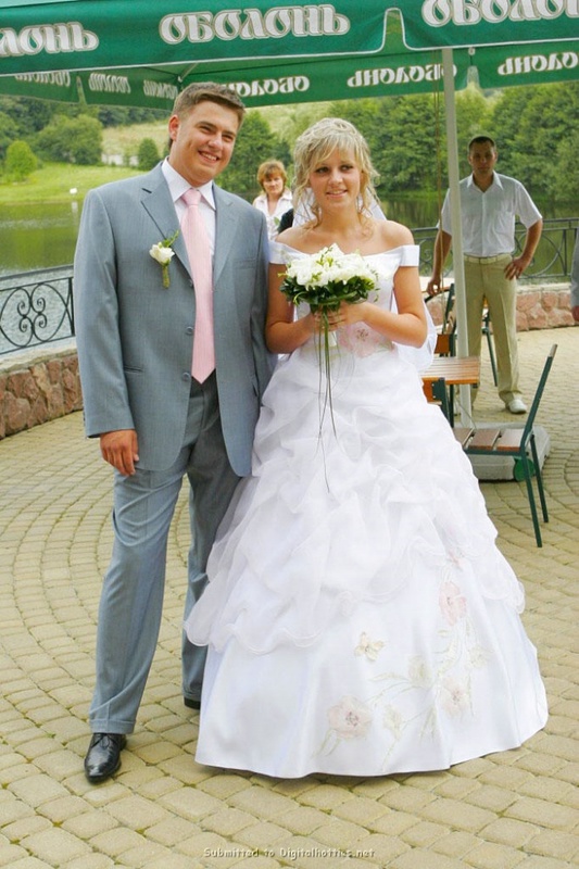 Невеста сняла свадебное платье после свадьбы 1 фотография