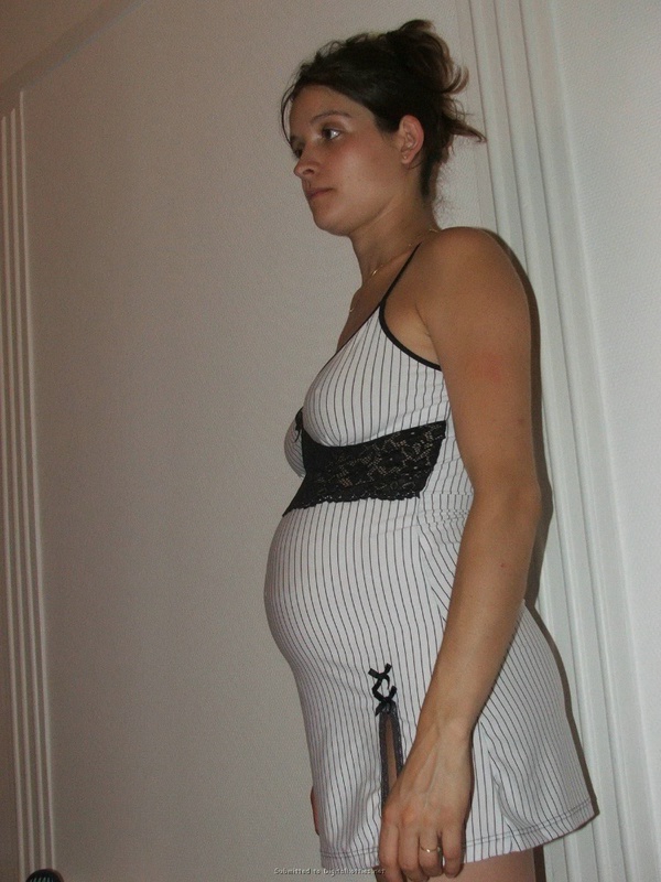 Беременная сучка не стыдить ходить по дому голой 28 фотография