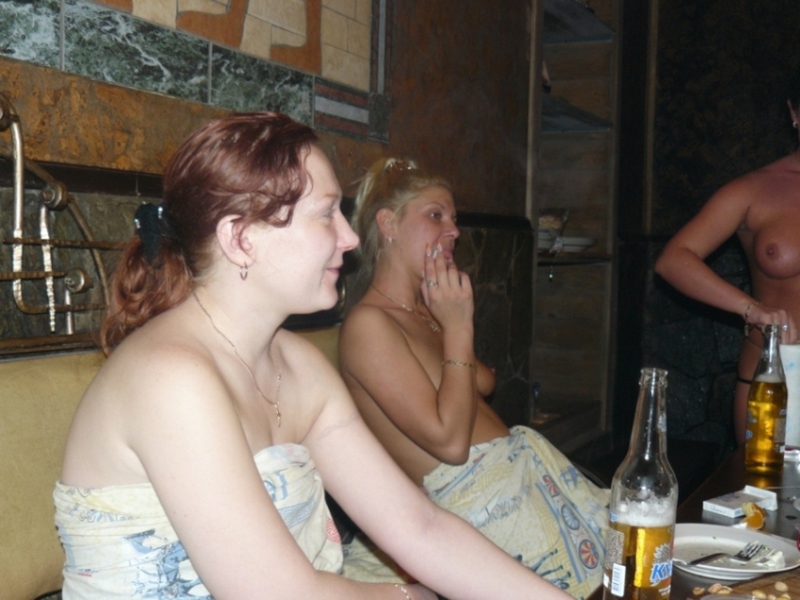 Пьяные лесбухи в бане устроили оргию 9 фотография