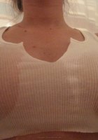 Стерва в купальнике плавает на надувном матрасе 16 фото