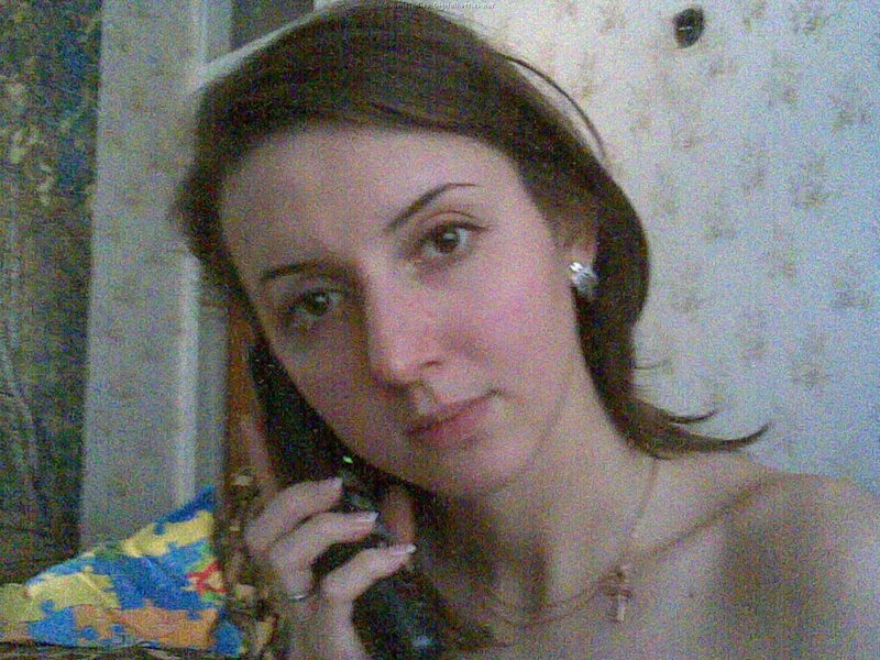 Голая сучка занимается сексом по телефону в квартире 5 фотография