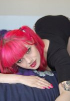 Красноволосая Лемон в своей комнате оголила татуированное тело 21 фотография
