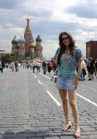 Озабоченная иностранка светит мандой в разных местах Москвы 2 фото