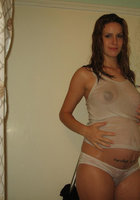 Беременная сучка любит шалить по вечерам 4 фотография