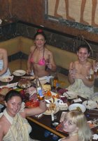 Лесбиянки устроили вечеринку в бане 1 фотография