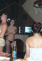 Лесбиянки устроили вечеринку в бане 4 фото