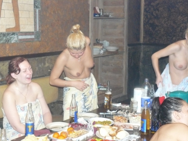 Лесбиянки устроили вечеринку в бане 6 фотография