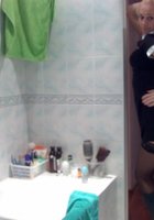 Горячая блондинка устроила разврат в ванной комнате 17 фото