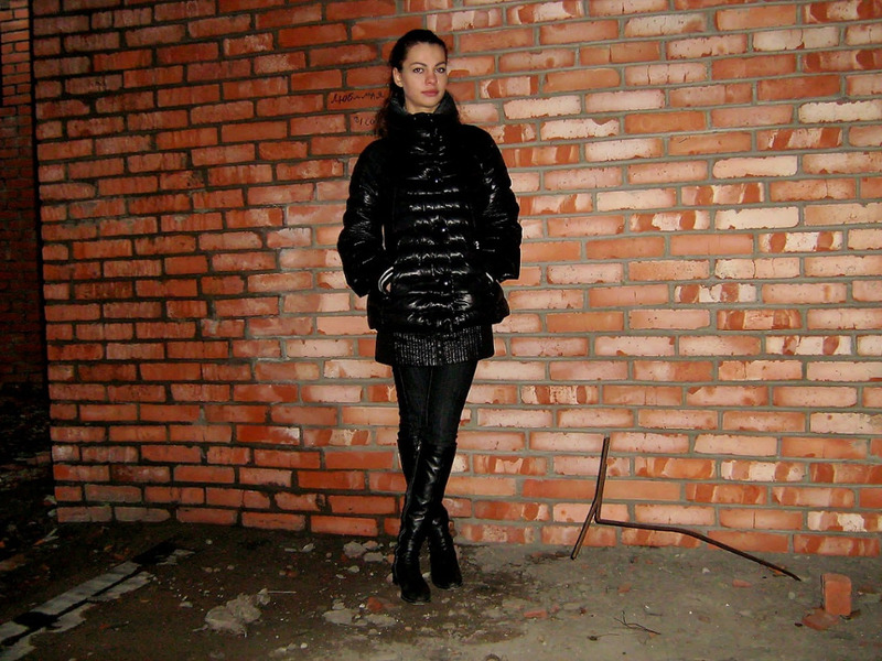 Кристина раздевается ночью на улице 1 фотография