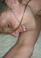 Пьяная мамаша разлеглась на полу без трусов 18 фото