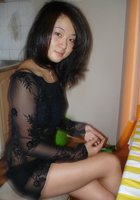 Азиатская девушка позволяет себя домашние шалости 1 фото