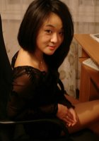 Азиатская девушка позволяет себя домашние шалости 5 фото