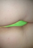 Марамойка снимает трусики с узенькой вагины 3 фото