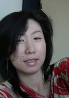 Азиатка показывает волосатую пилотку крупным планом 28 фотография