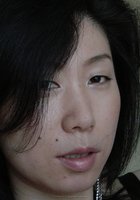 Азиатка показывает волосатую пилотку крупным планом 29 фотография