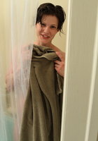 Женщина моется под горячим душем 14 фото