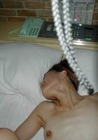 Тип жарит лежащую на кровати азиатку 19 фотография