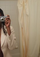Грудастая негритянка делает селфи в ванной 10 фотография
