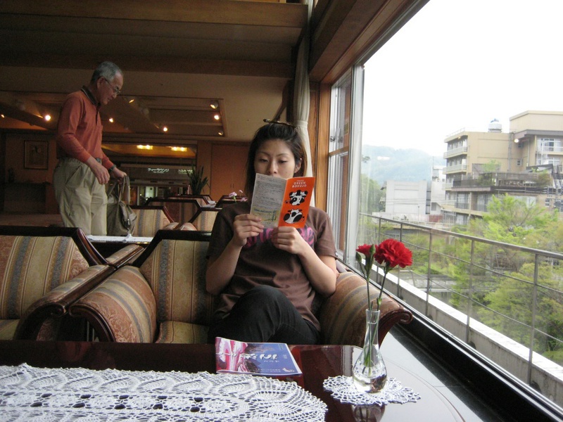 Японка в сауне хвастается волосатой писей 2 фотография