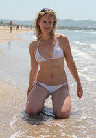 Бабенка отдыхает на море в Анапе без купальника 1 фото