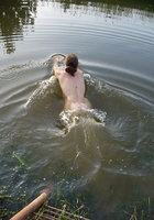 Голая славянка парится в деревенской бане 11 фото