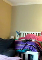 Пышногрудая Мариночка разрешает подглядывать за собой в спальне 3 фото
