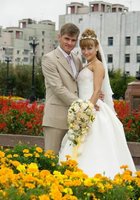Красивая невеста шалит в свадебном путешествии 1 фото