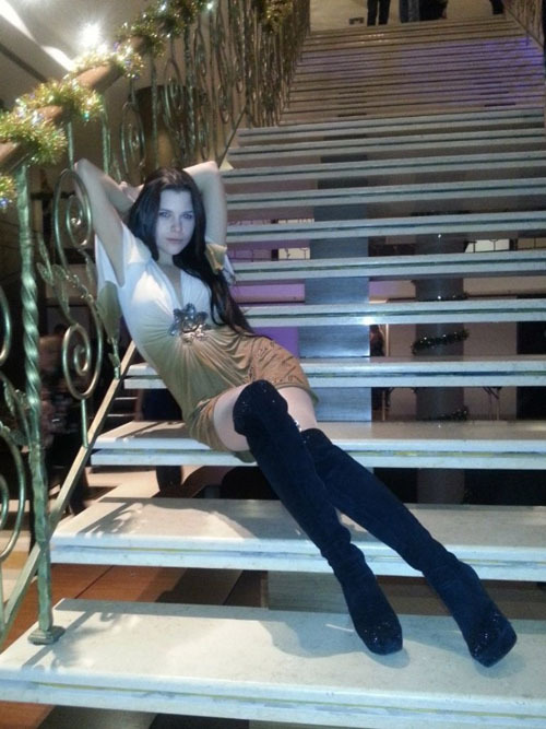Сексапильная модель Анна везде рада оголить свое тело 7 фотография