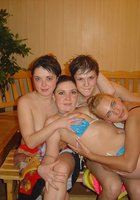 Пьяные лесбиянки отжигают в сауне 4 фотография