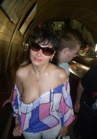 Мамаша оголила сиську в метро 10 фото
