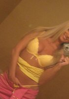 Впустив в вагину большой член блонда сладко кончила 4 фотография