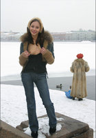 Вика показывает сиськи в Питере зимой 2 фотография