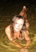 Маша утроила купание голышом ночью 2 фотография