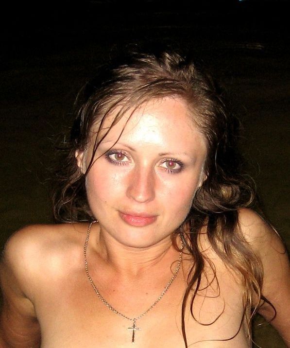 Маша утроила купание голышом ночью 1 фотография