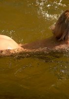 Прекрасная фея купается в лесном озере 4 фотография