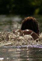Прекрасная фея купается в лесном озере 18 фотография